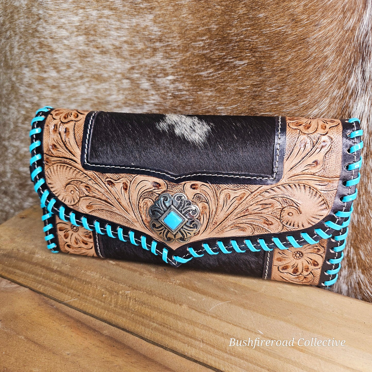 Cassidy Crossbody Wallet