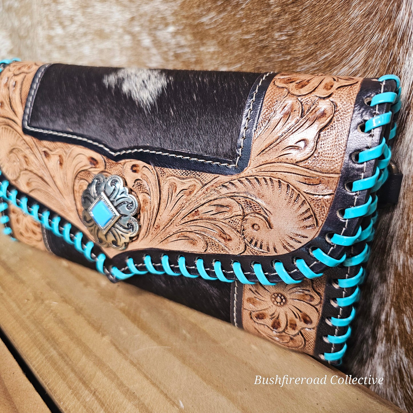 Cassidy Crossbody Wallet