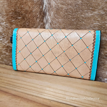 Kareena Crossbody Clutch