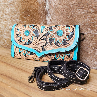 Kareena Crossbody Clutch