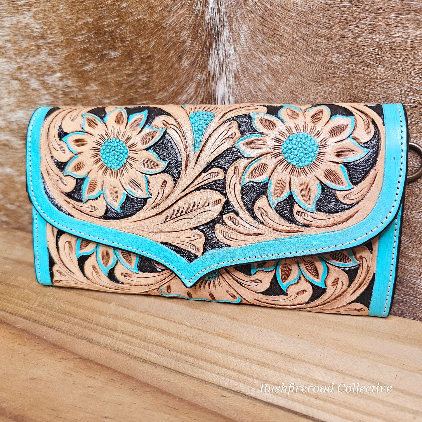 Kareena Crossbody Clutch