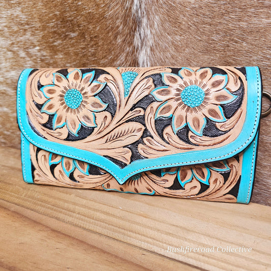 Kareena Crossbody Clutch