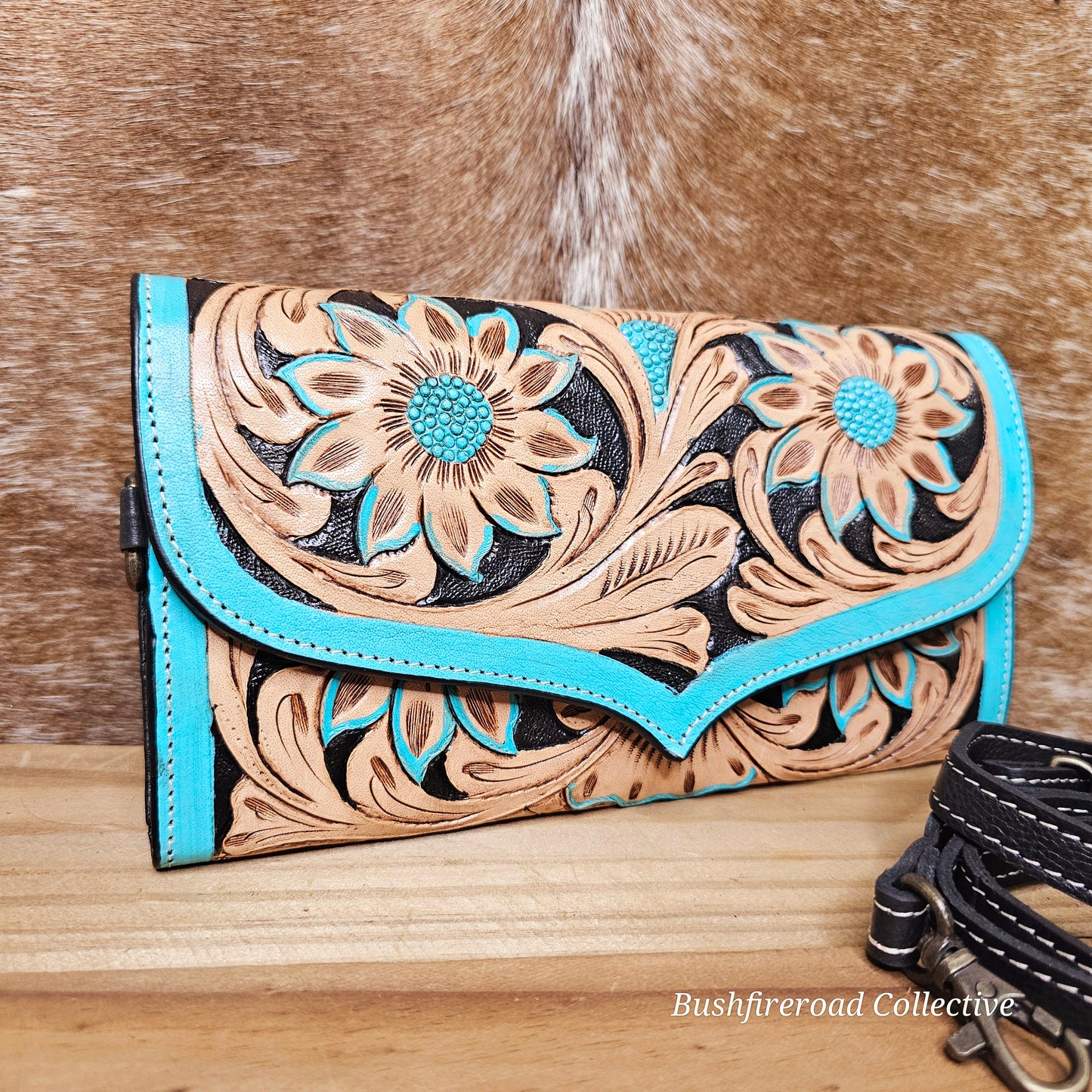Kareena Crossbody Clutch
