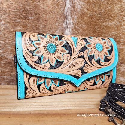 Kareena Crossbody Clutch